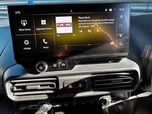 Vauxhall Combo image 16